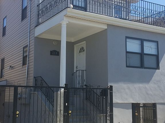 4th image of 218 Beach 40th St #1