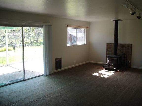 3rd image of 13915 Sycamore Dr