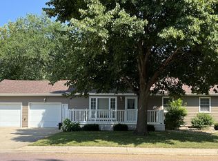 621 Western Ave, Windom, MN 56101