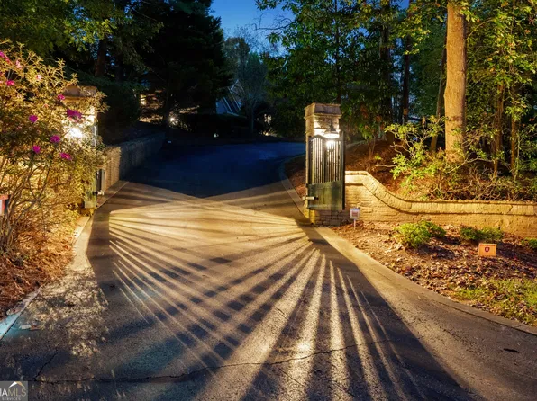225 Skyridge Dr, Sandy Springs, GA 30350
