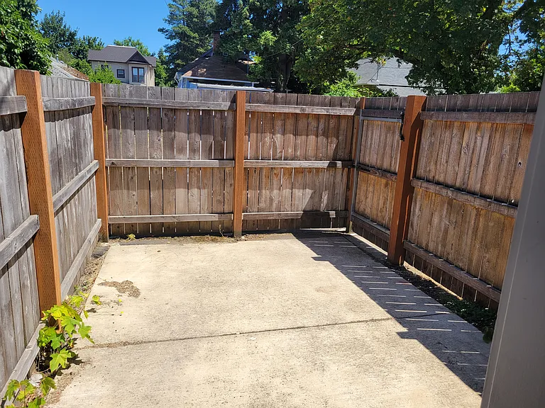 250 16th St SE — Photo 16