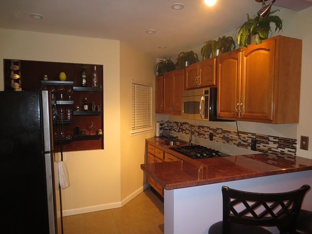 1st image of 283-285 E 4th St
