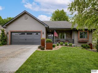 17517 T St, Omaha, NE 68135