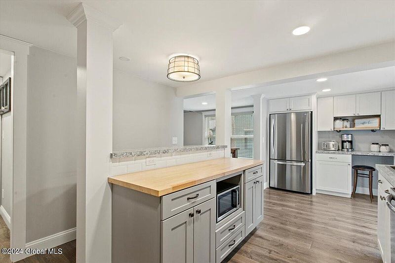 5th image of 188 Arrow Wood Place