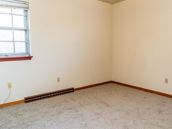 5th image of 1807 Oxford Dr #B
