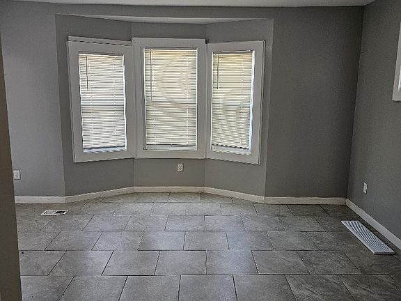 5th image of 5056 Bewick St