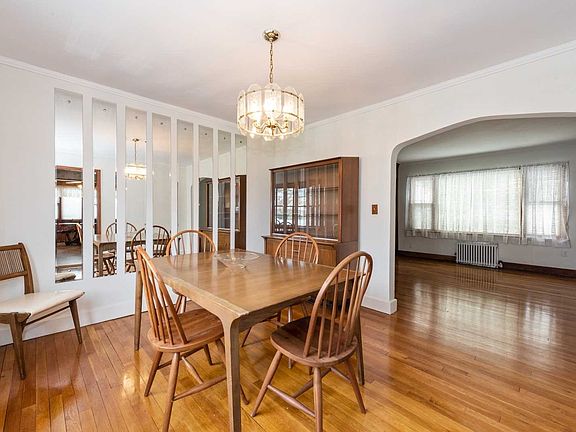 5th image of 8 New Hyde Park Rd