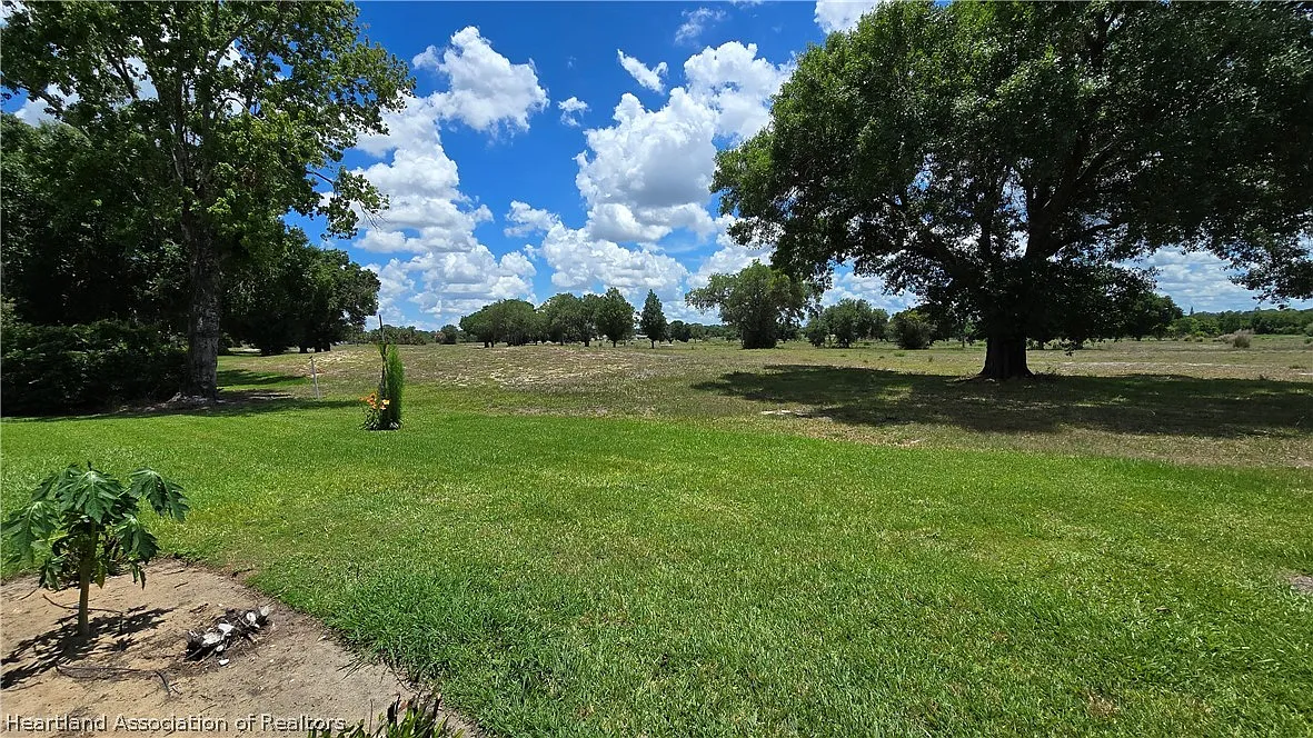3 bed, 1.0 bath, 2387 sqft, $2,000 — Photo 2