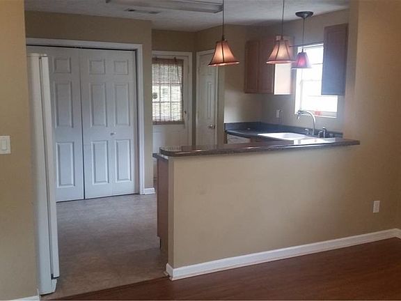 3rd image of 15487 Woodridge Ln