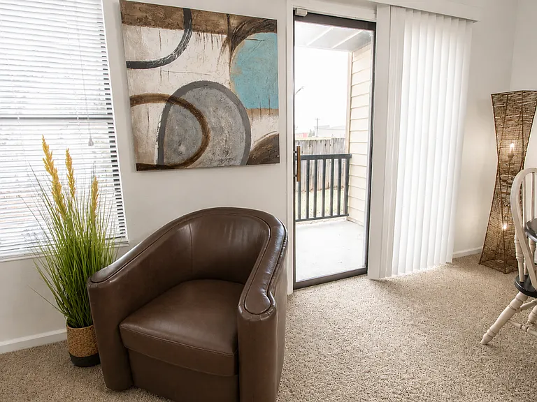 Quail Lakes Apartments — Photo 27