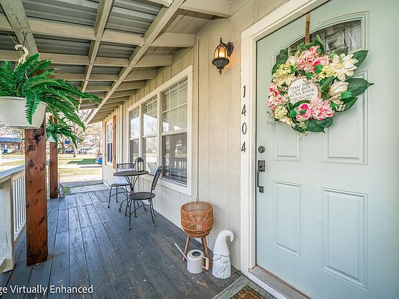 3rd image of 1404 Park Ln