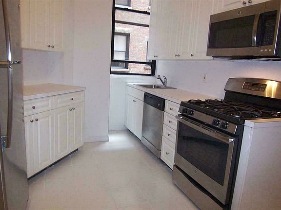 4th image of 170 W 73rd St APT 7D