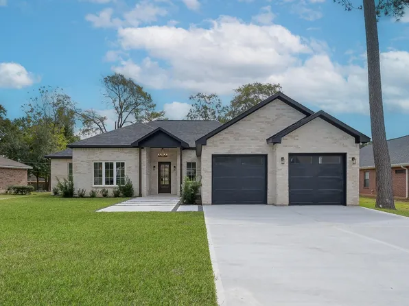 2421 Crosstimbers Dr, Huntsville, TX 77320