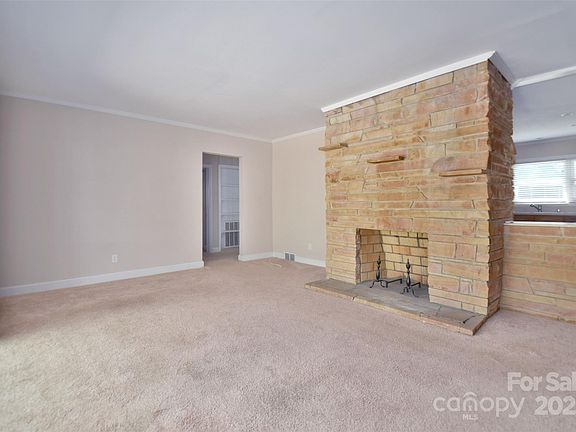 3rd image of 1641 Eastwood Dr