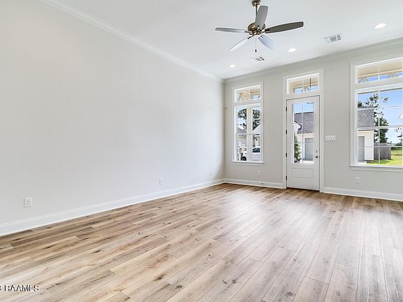 4th image of 228 Jagged Grove Ln