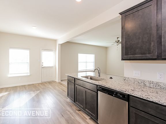 4th image of 204 Donna Dr