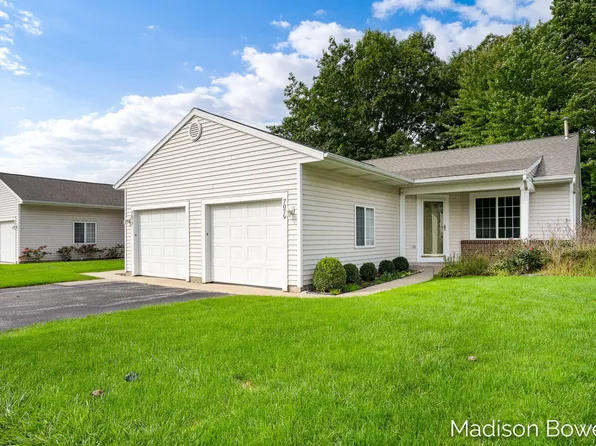 7079 W Cannon Place Dr NE, Rockford, MI 49341