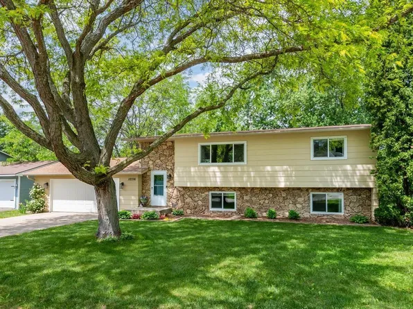 112316 Baxter Ct, Chaska, MN 55318