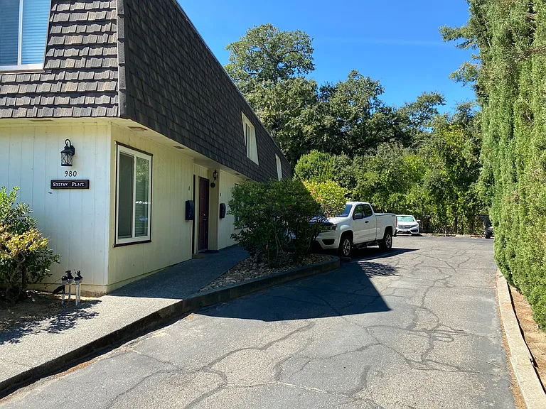 980 El Camino Ave #B — Photo 21