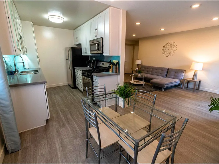 311 South Doheny Drive — Photo 8