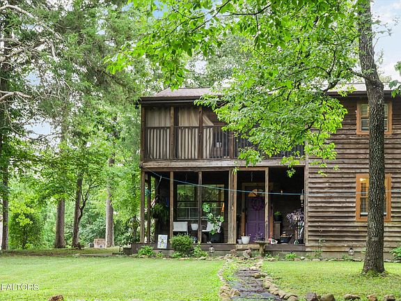 3rd image of 1704 Haley Glenn Ln