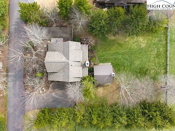 3rd image of 184 Pasture Lane