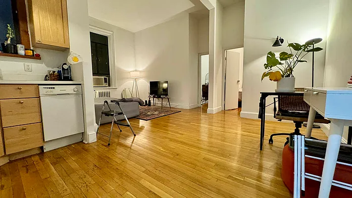 Rented by HOLTON REAL ESTATE INC. | media 16