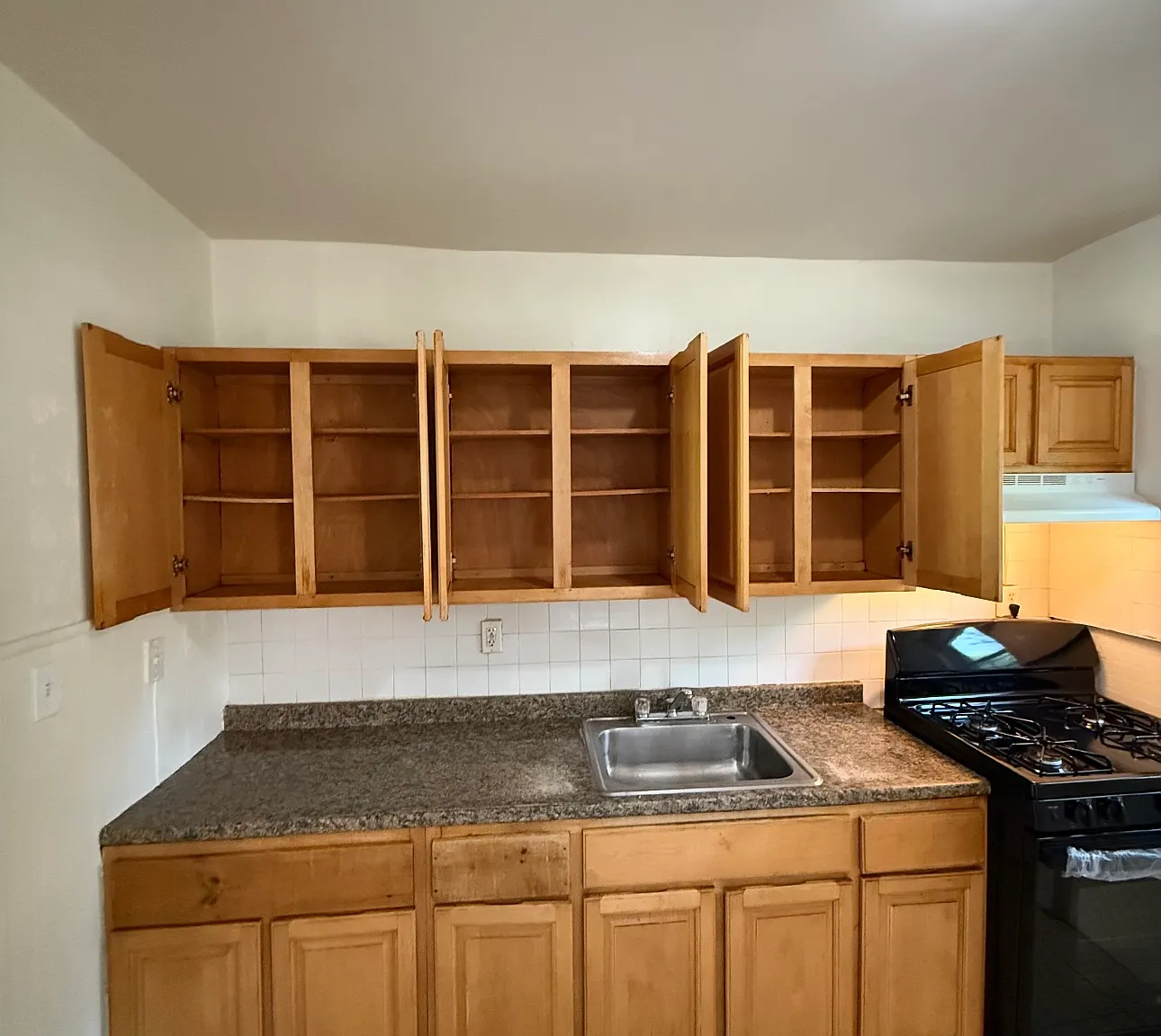3 bed, 1040 sqft, $1,600 — Photo 2