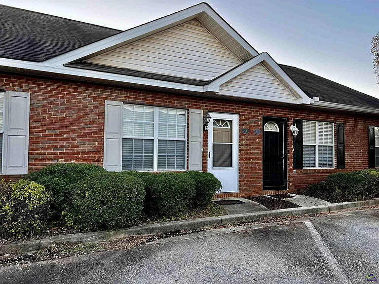 256 Katelyn Cir — Photo 2