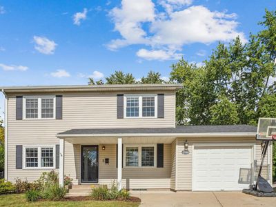 2821 Hillside Ct, Bettendorf, IA, 52722