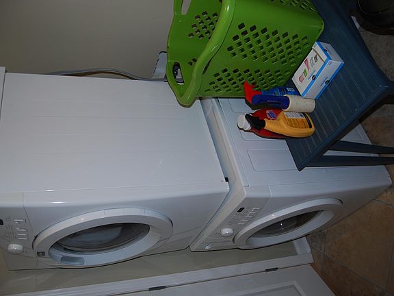 Full size w/d in large laundry room