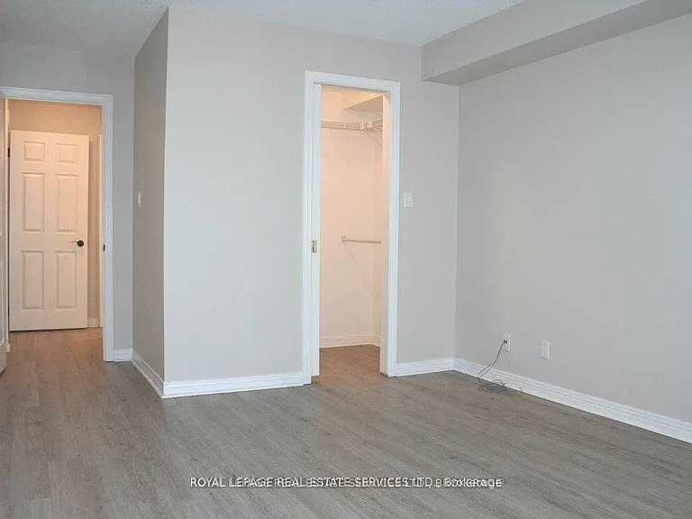 1 Aberfoyle Cres #1109 — Photo 24