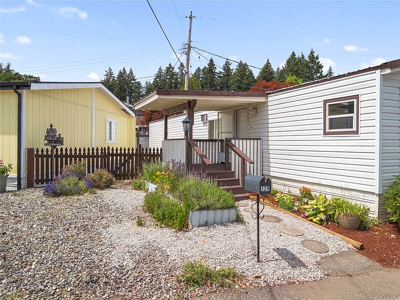 3rd image of 930 Trosper Road SW #129