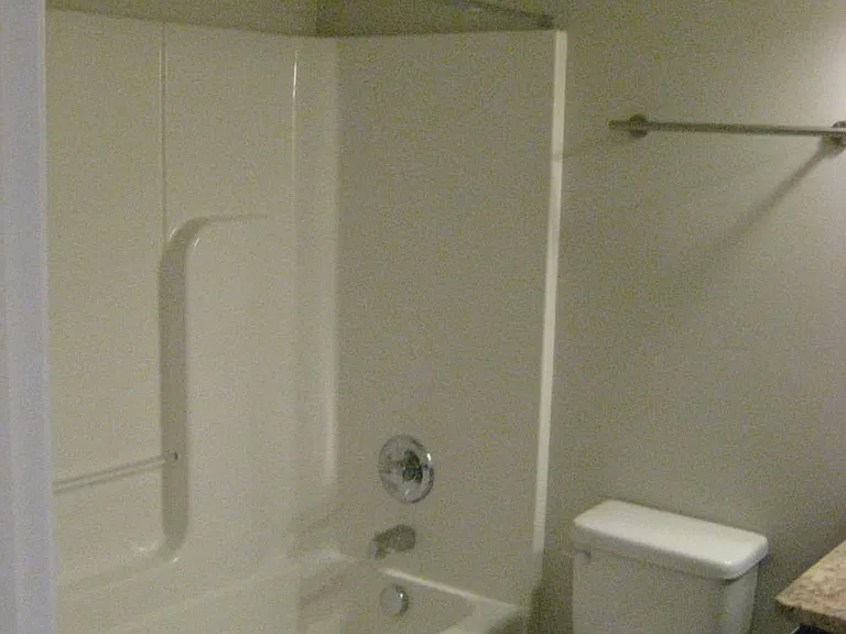 715 W Clay St — Photo 12