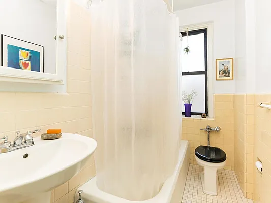 Sold by Re/Max In The City | media 2