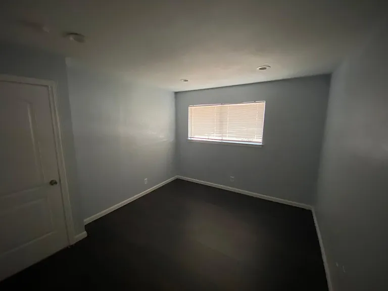 1300 Glynn Oaks Dr — Photo 4
