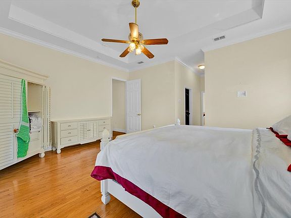 3rd image of 832 Ashton Oaks Cir