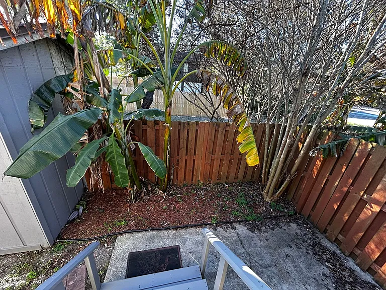 1007 W 11th Ct — Photo 16
