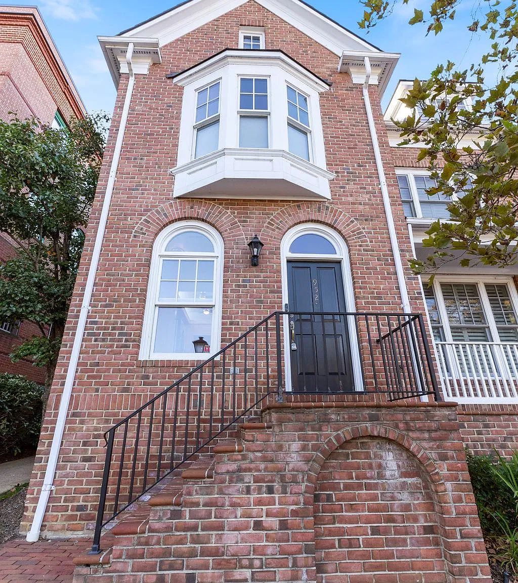 2 bed, 2.5 bath, 1672 sqft, $4,778 — Photo 3