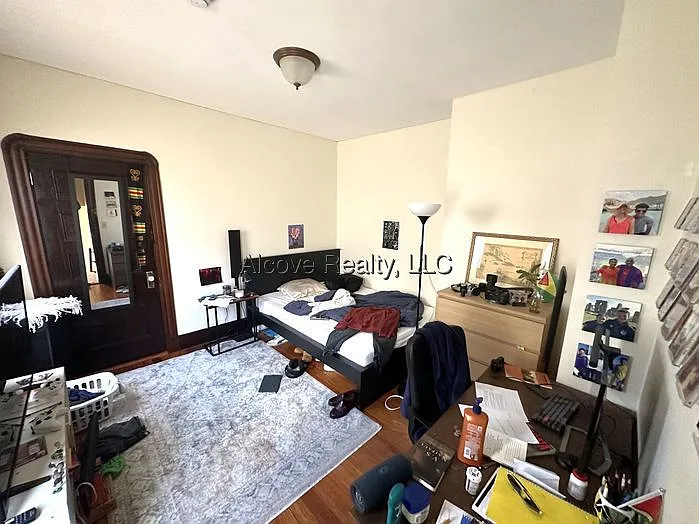 4 bed, 1.0 bath, $5,200 — Photo 3