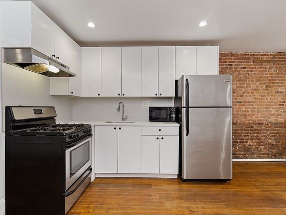 3rd image of 624 Greene Ave #1