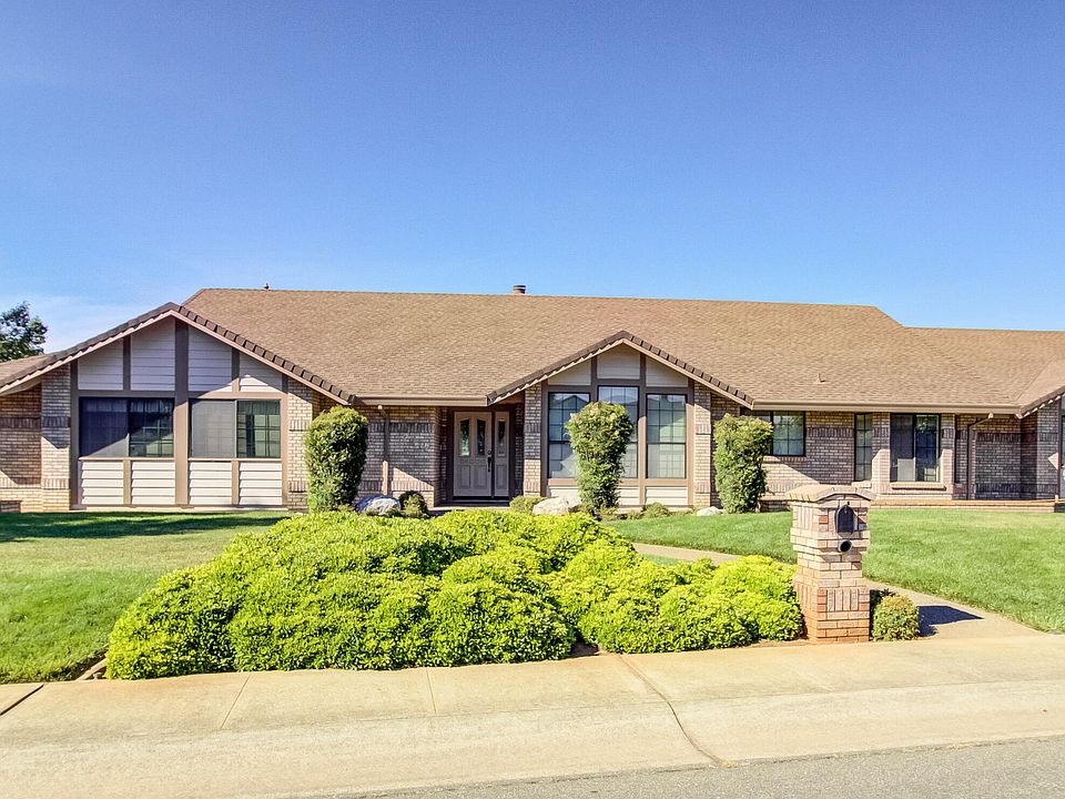1st image of 2572 Western Oak Dr