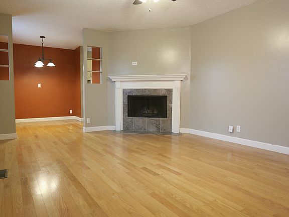 4th image of 526 Meadowlark Dr