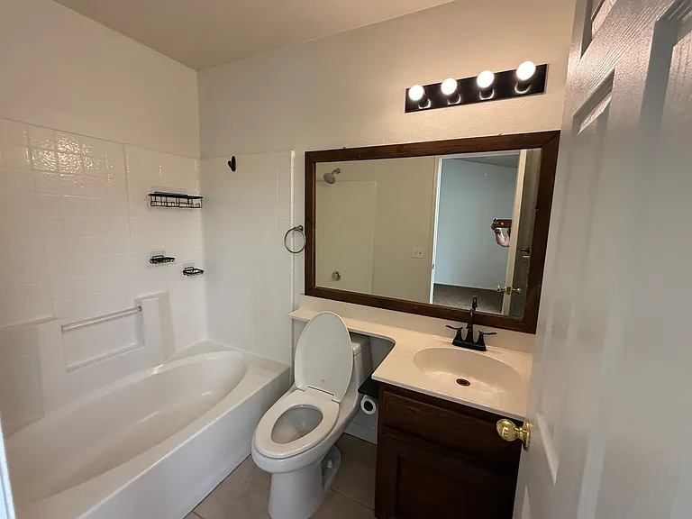 15191 Farmington Ct — Photo 5