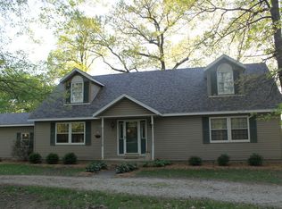 21 W Deer Path Dr, Beardstown, IL 62618