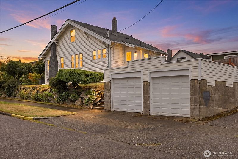 2nd image of 3301 17th Avenue S