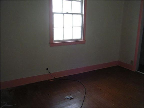 4th image of 1416 Shirley Dr