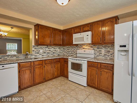 4th image of 6044 Buttercup Ct