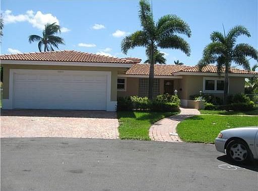 1st image of 1044 NE 28th Ter