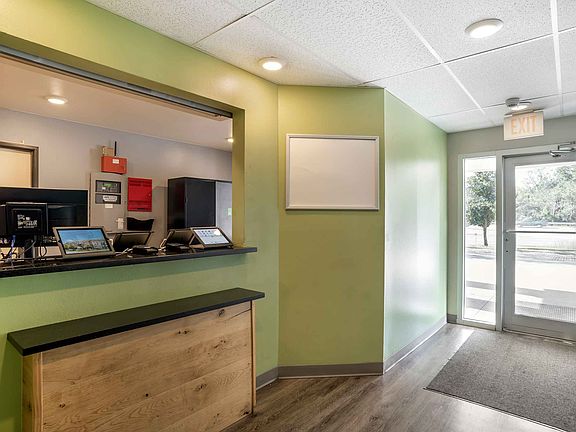 Lobby and Guest Check-in